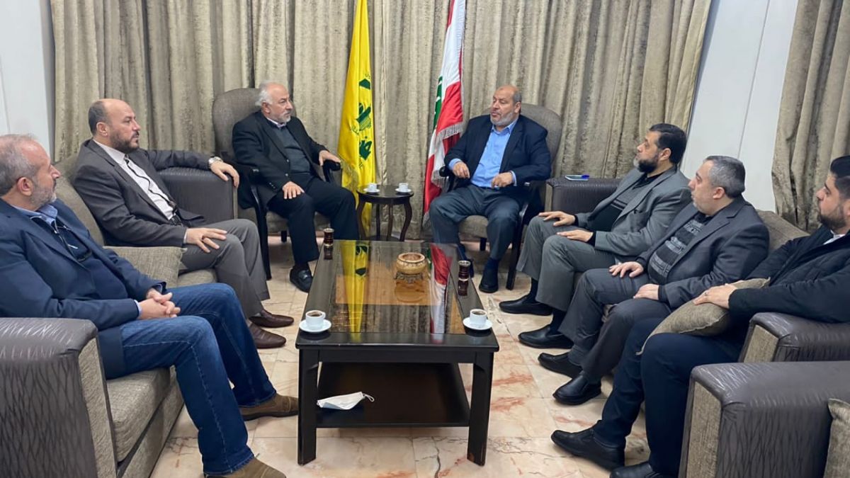 مسؤول العلاقات الفلسطينية في حزب الله النائب السابق حسن حب الله يلتقي وفداً قيادياً من حماس 25-2-2022