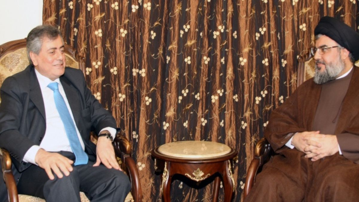 السيد نصر الله مع السفير السوري في لبنان 18-3-2010