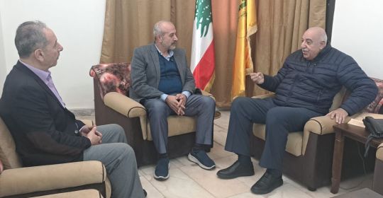 الشيخ عطالله حمود  معاون مسؤول العلاقات الفلسطينية في حزب الله يستقبل ممثل لجنة كي لا ننسى مجزرة ‏صبرا وشاتيلا في لبنان مدير عام بيت اطفال الصمود الفلسطينية  الاستاذ  قاسم عينا11-12-2025  ‏